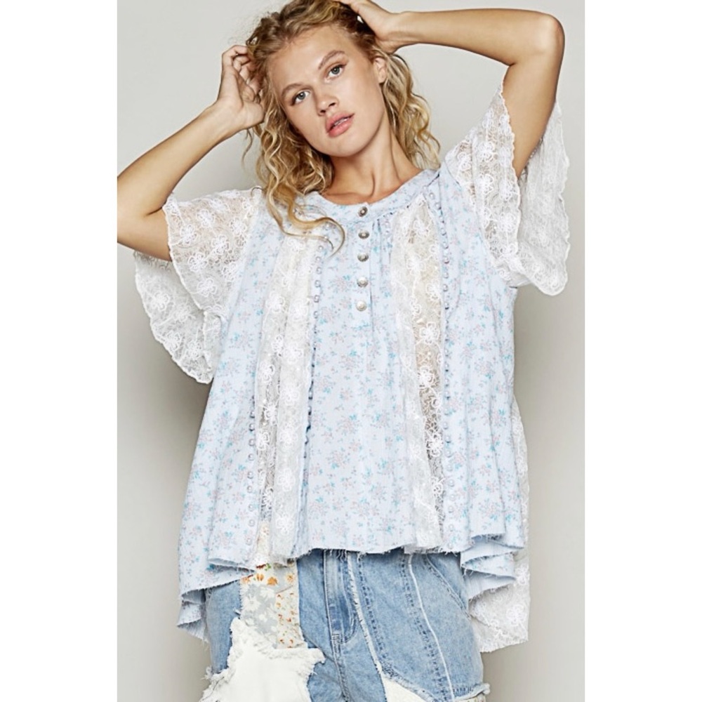 POL Blue Floral & Lace Flutter Sleeve Top